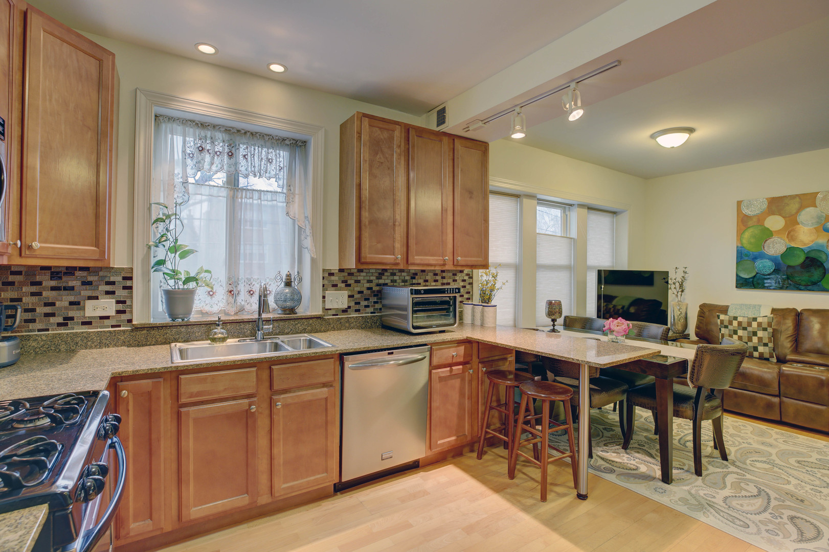 7363 N Damen Avenue Unit: 104