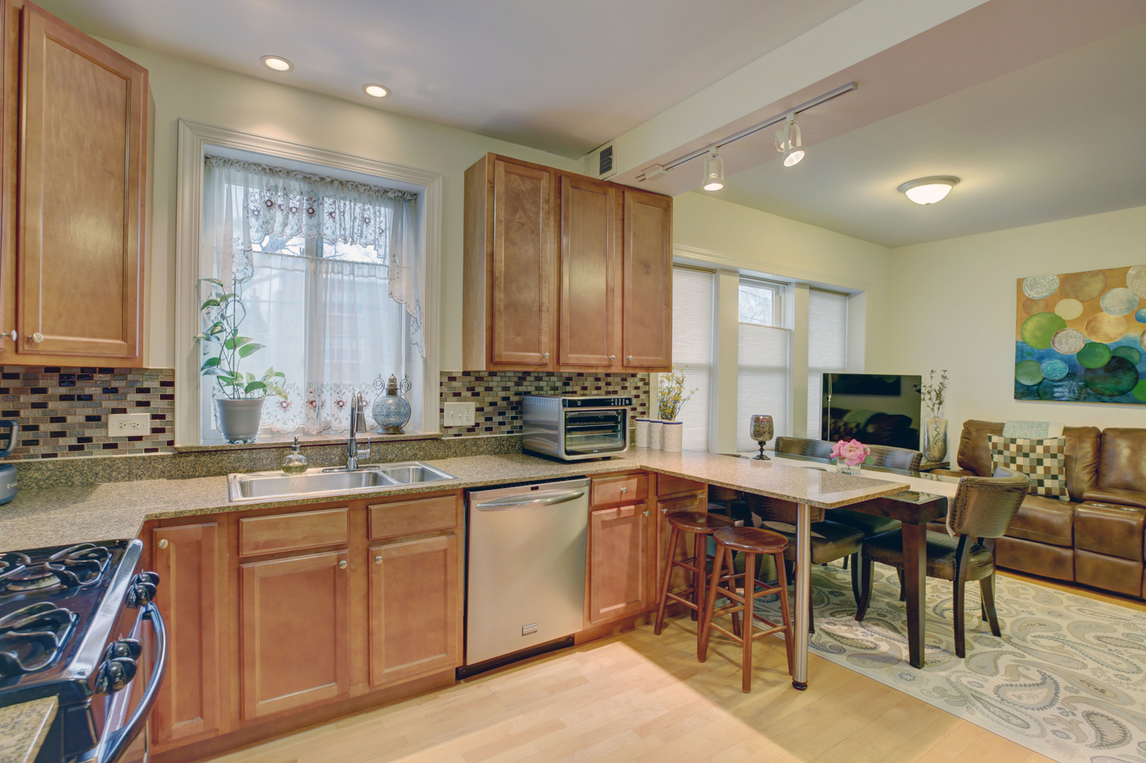 7363 N Damen Avenue Unit: 104