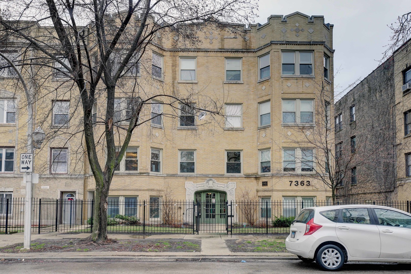 7363 N Damen Avenue Unit: 104