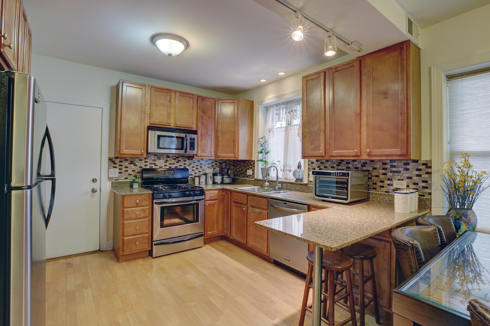 7363 N Damen Avenue Unit: 104