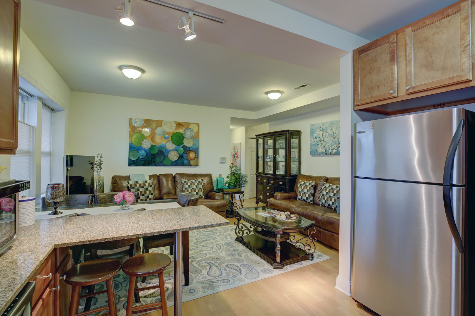 7363 N Damen Avenue Unit: 104