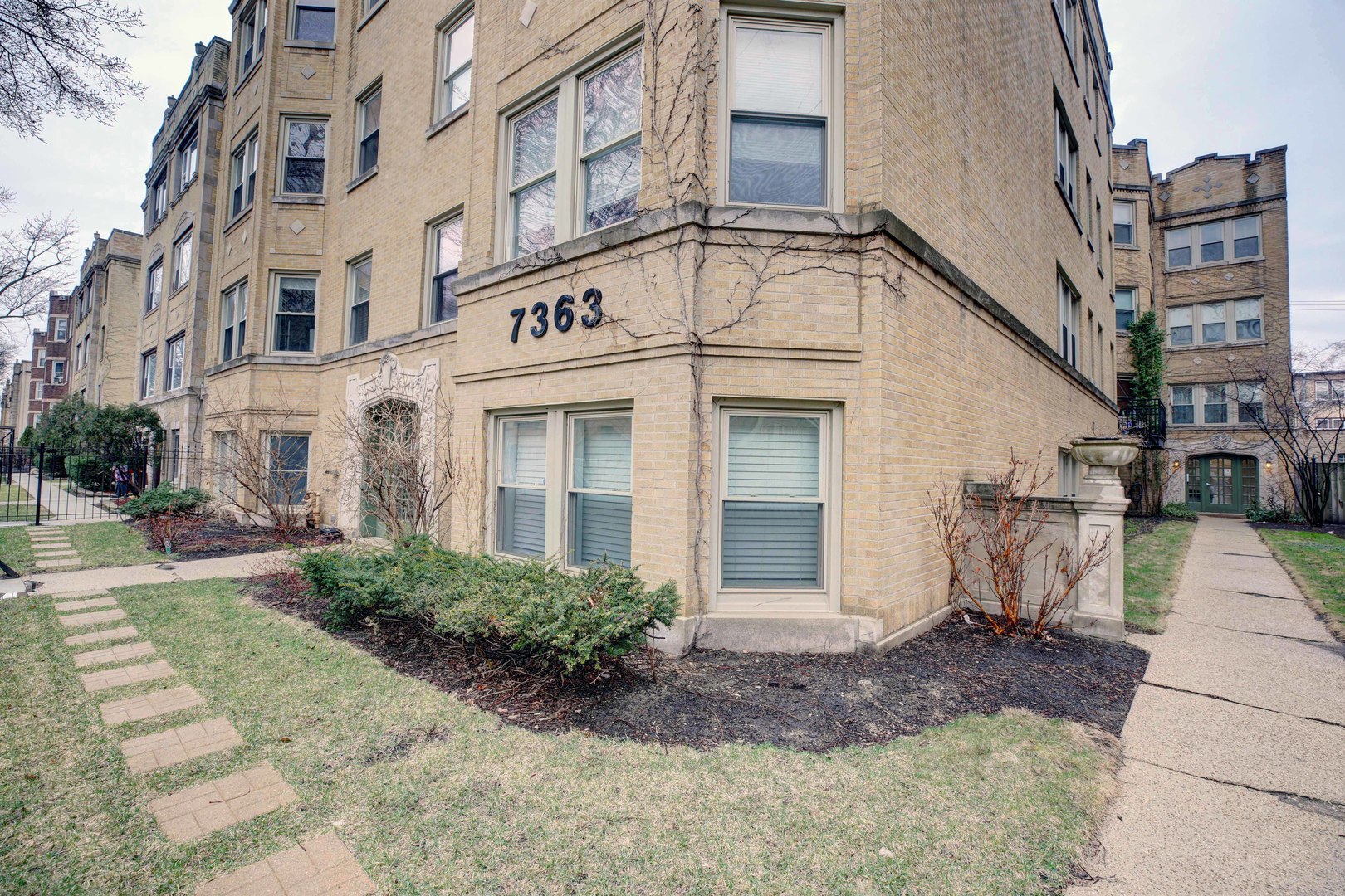 7363 N Damen Avenue Unit: 104