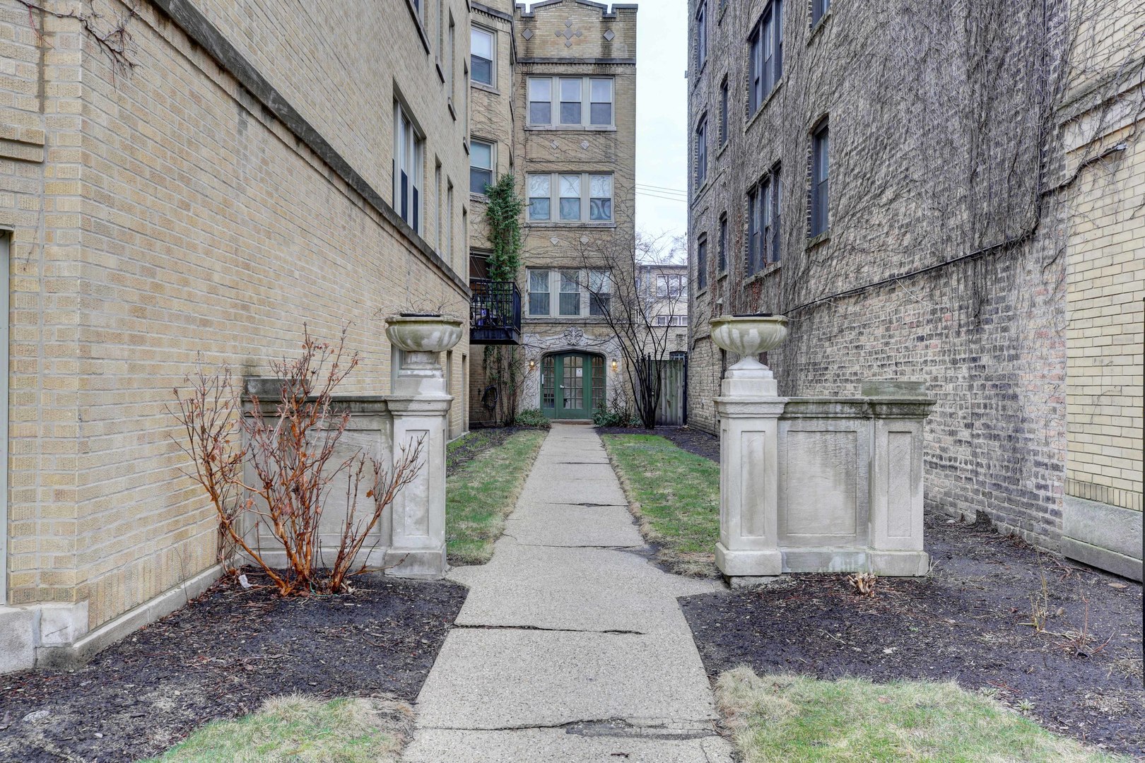 7363 N Damen Avenue Unit: 104