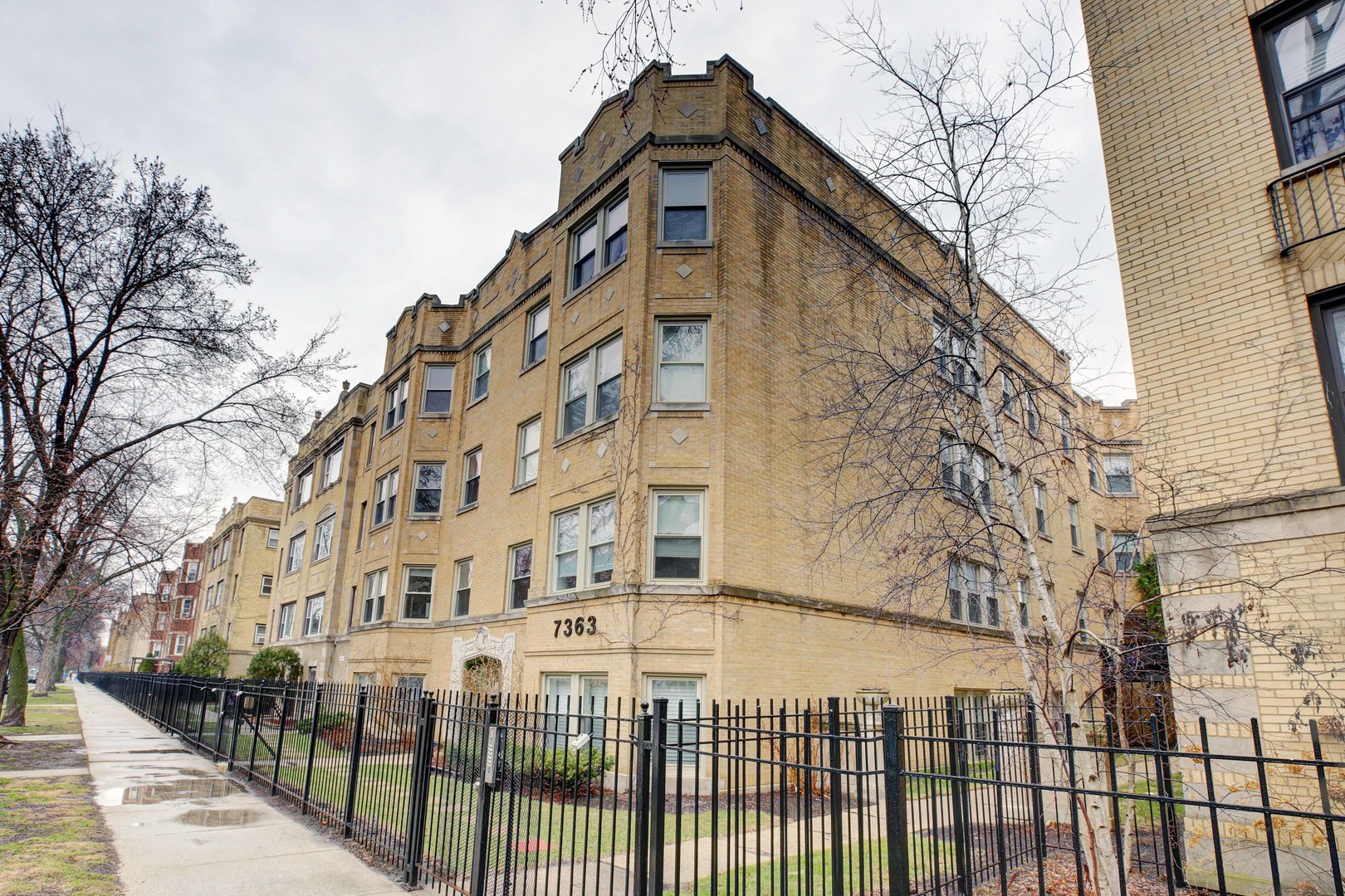 7363 N Damen Avenue Unit: 104