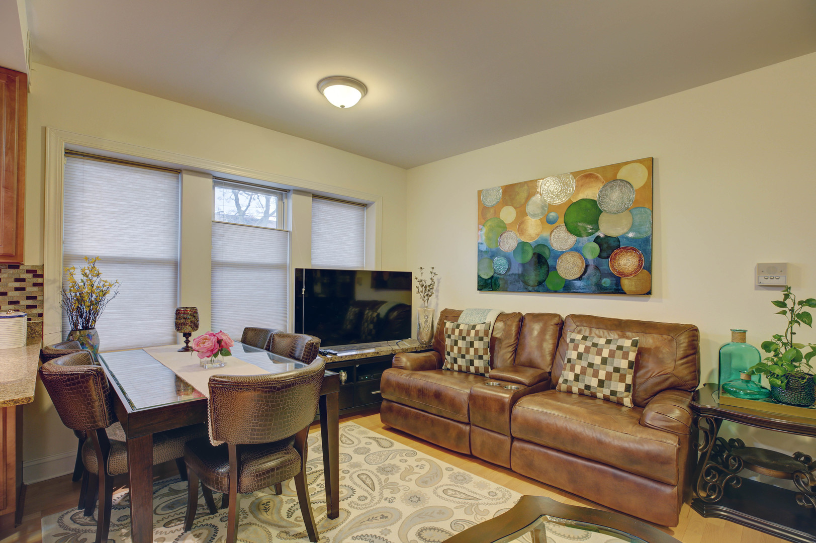 7363 N Damen Avenue Unit: 104