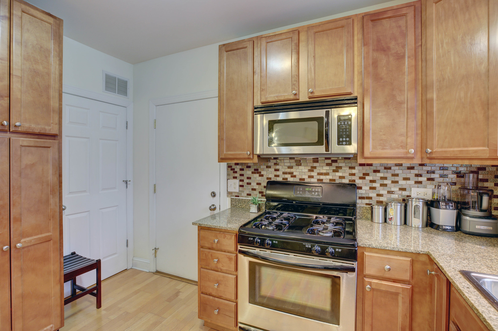 7363 N Damen Avenue Unit: 104