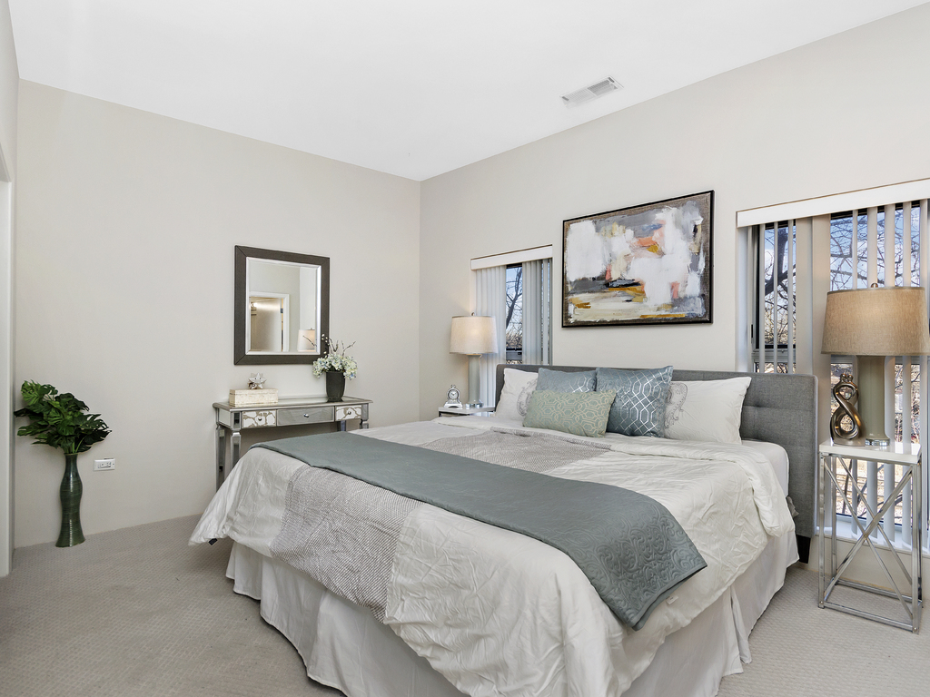 1236 CHICAGO Avenue Unit: 405
