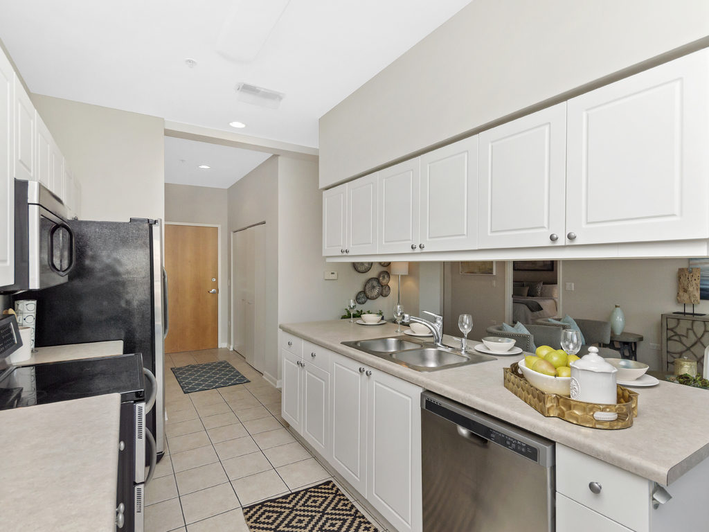 1236 CHICAGO Avenue Unit: 405