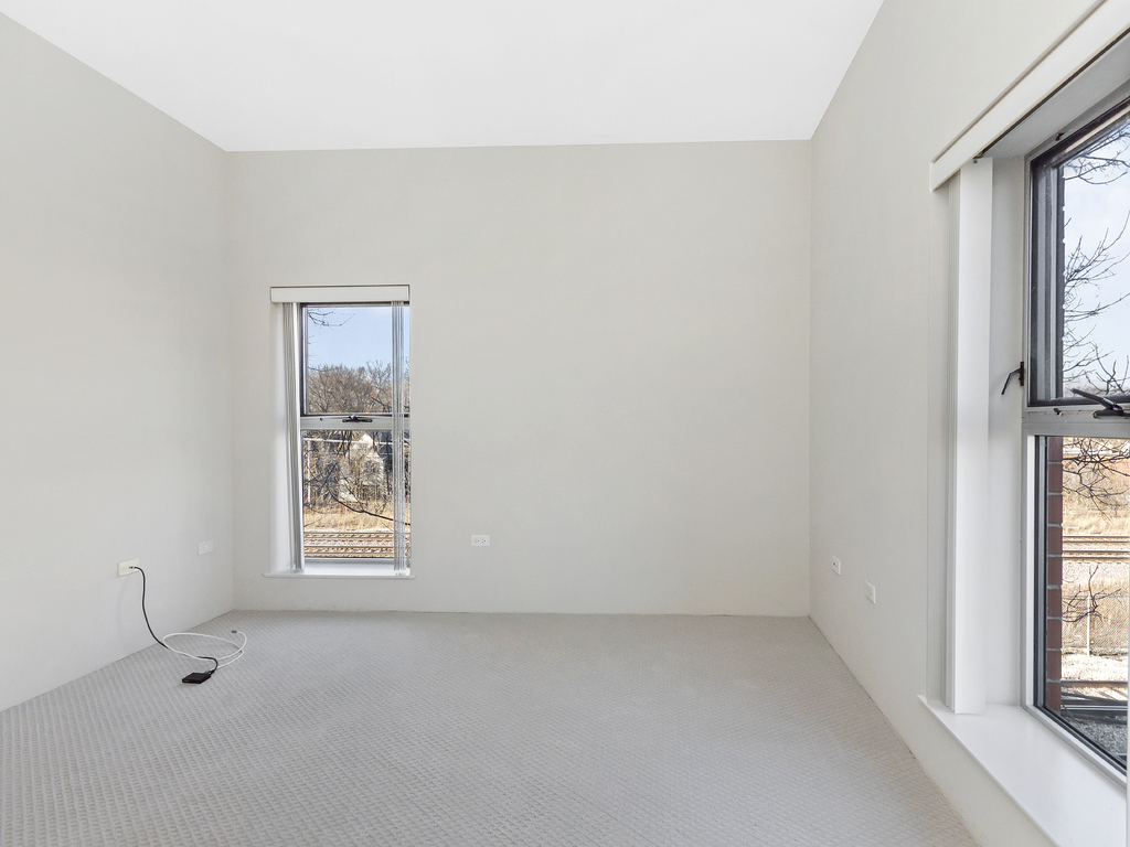 1236 CHICAGO Avenue Unit: 405