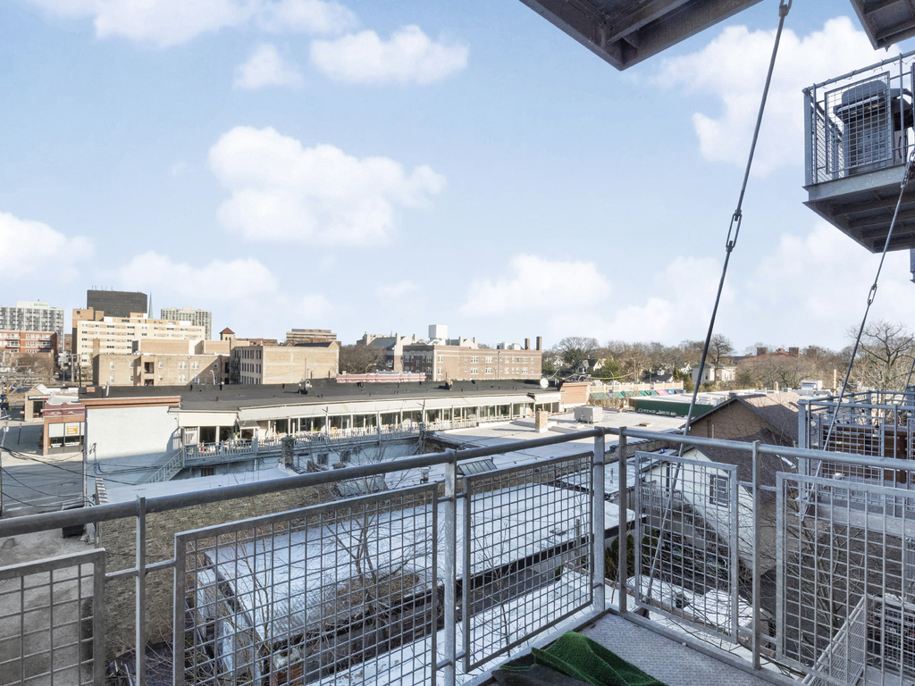 1236 CHICAGO Avenue Unit: 405