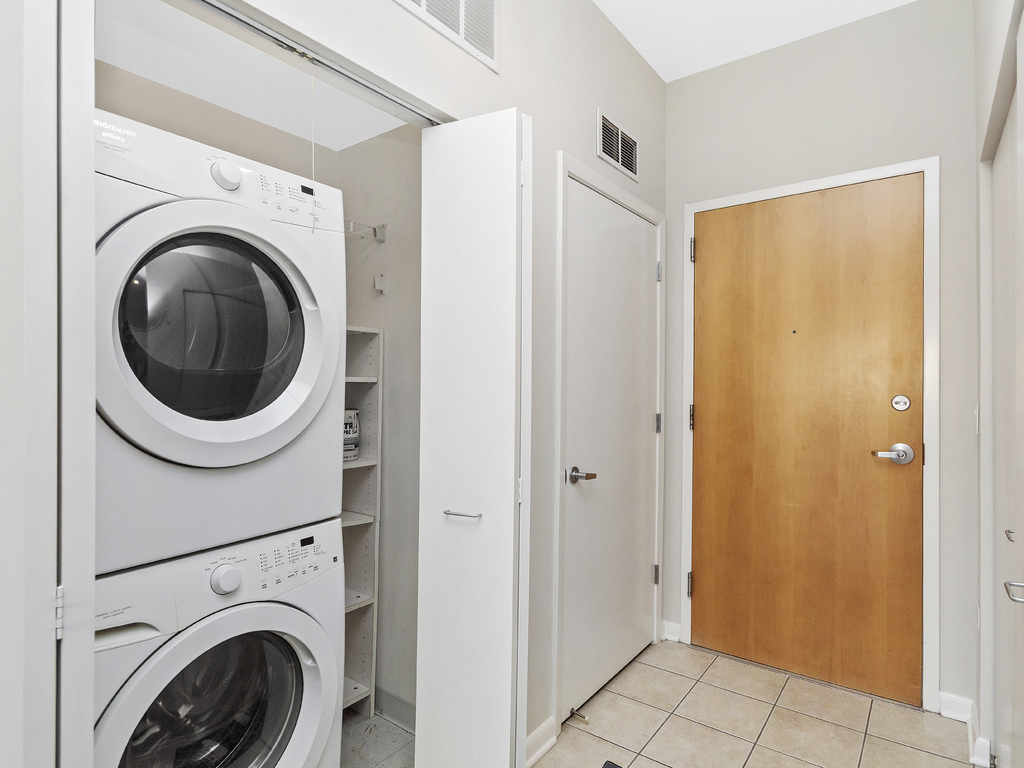 1236 CHICAGO Avenue Unit: 405
