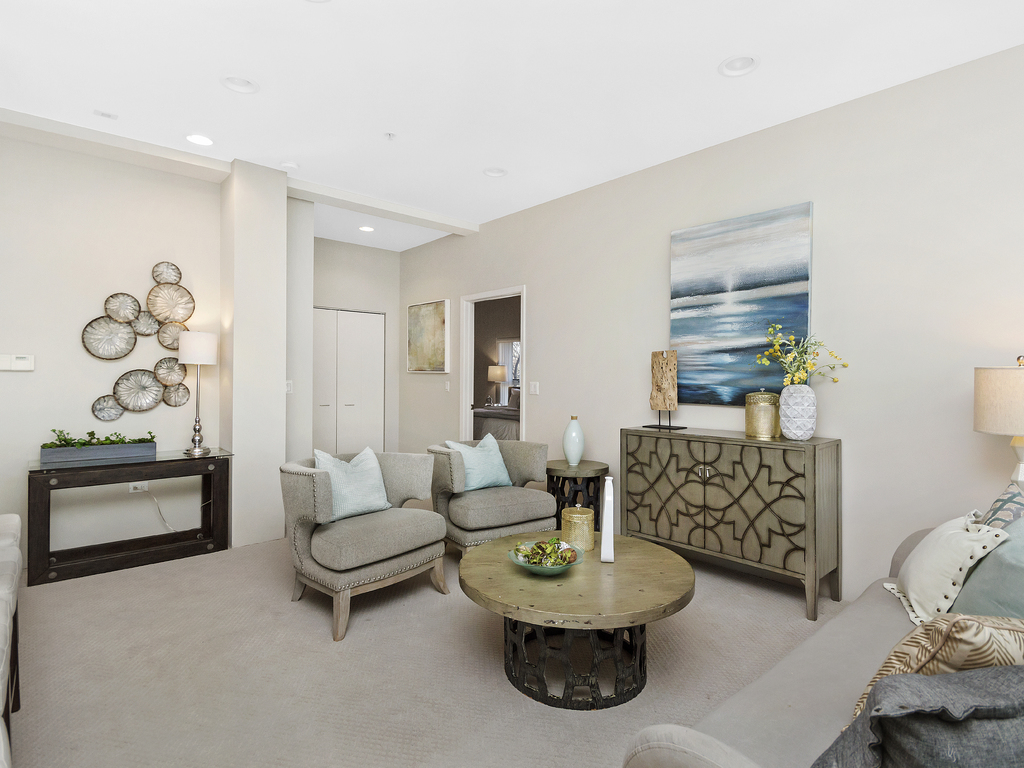 1236 CHICAGO Avenue Unit: 405