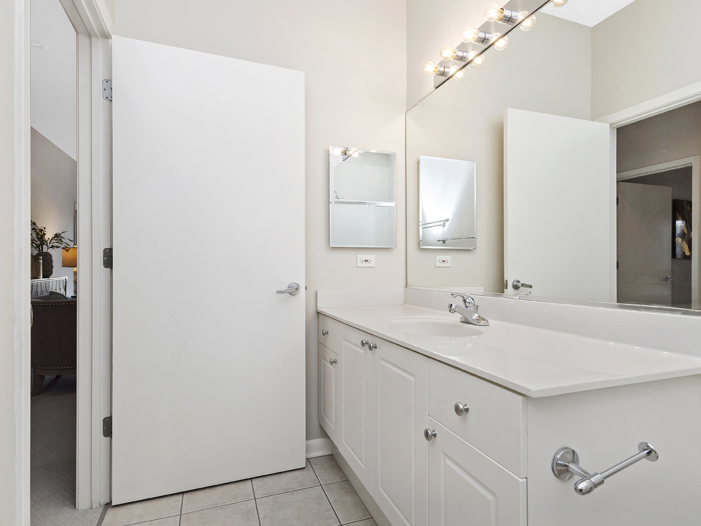 1236 CHICAGO Avenue Unit: 405