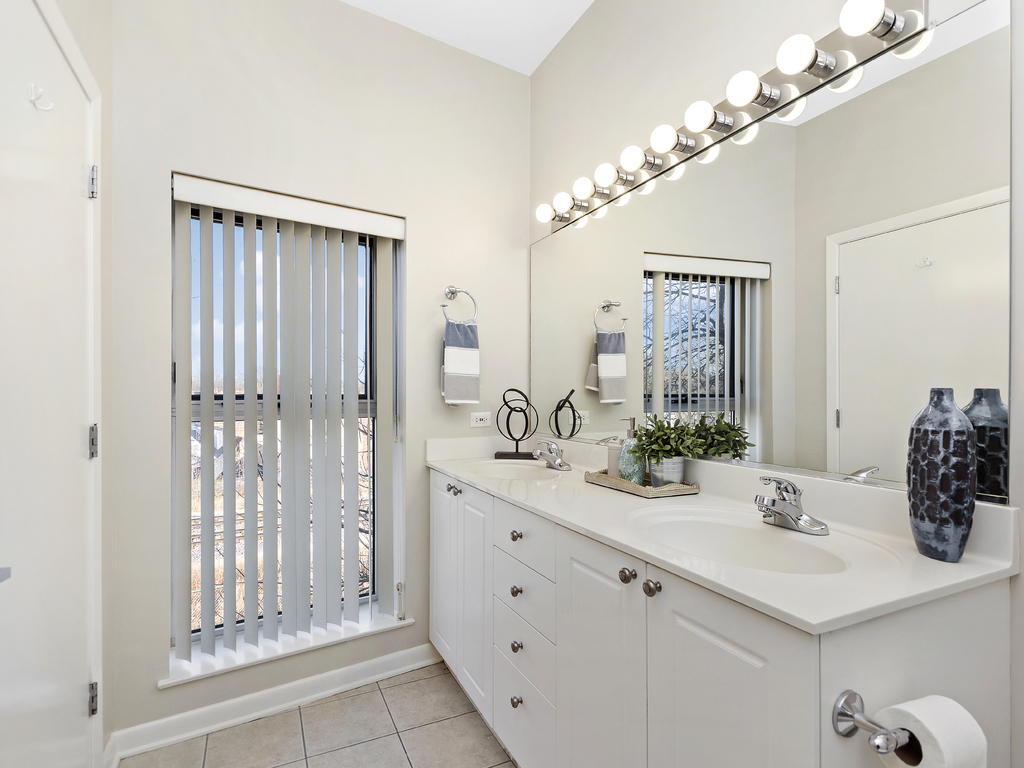 1236 CHICAGO Avenue Unit: 405