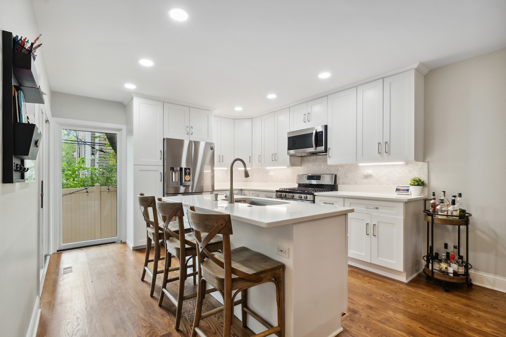 921 Harlem Avenue Unit: 17
