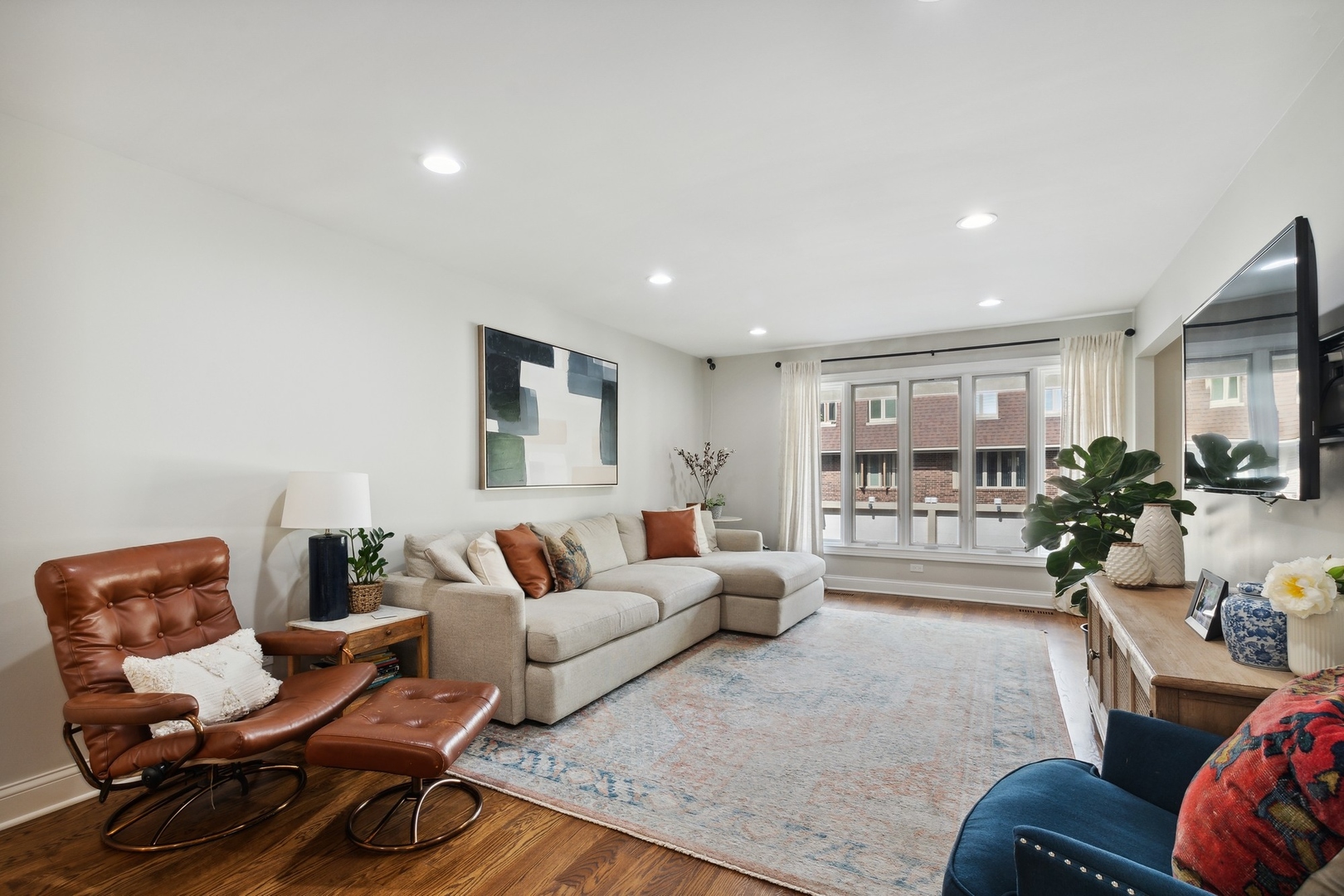 921 Harlem Avenue Unit: 17