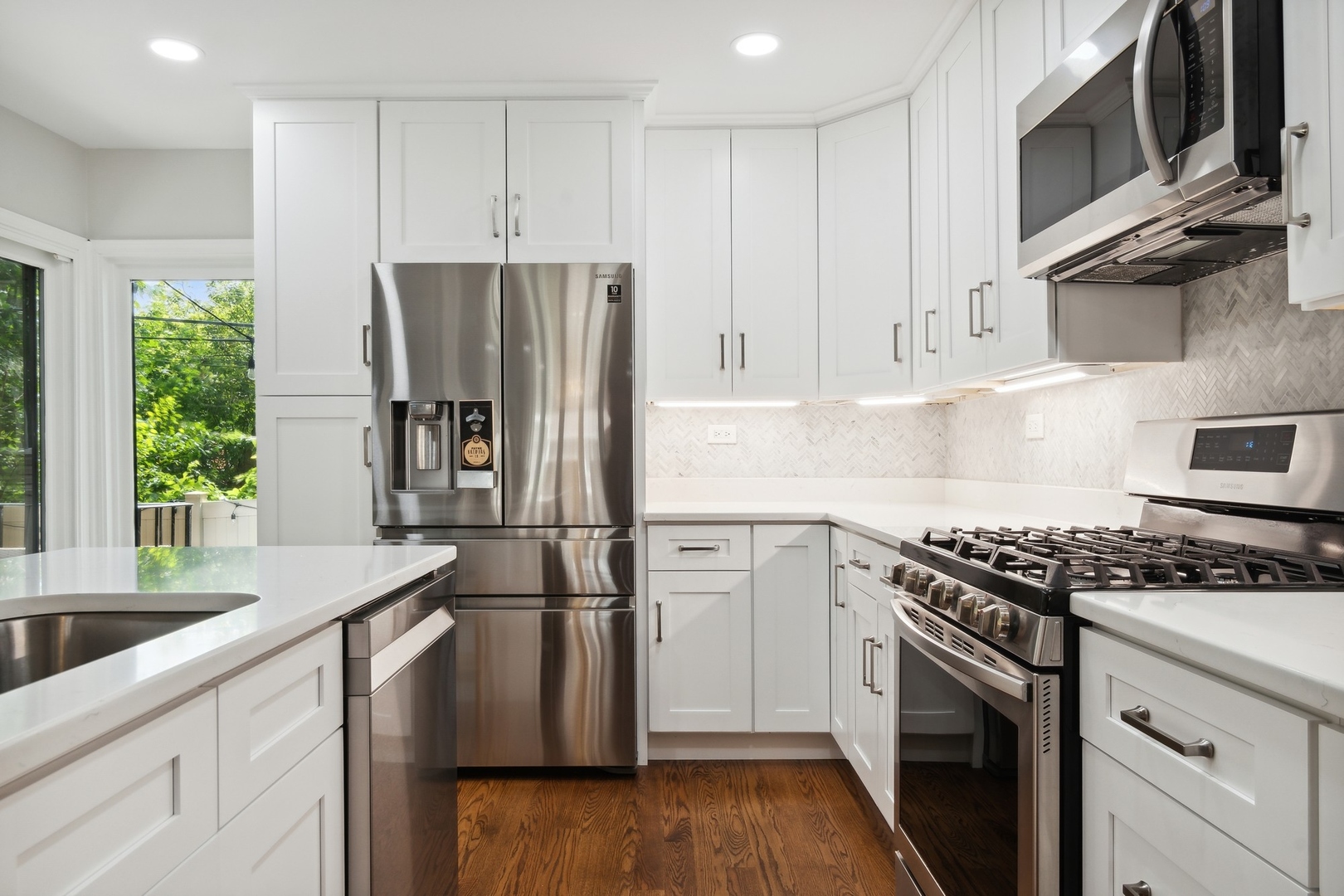 921 Harlem Avenue Unit: 17