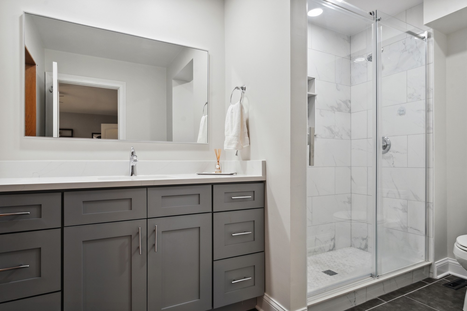 921 Harlem Avenue Unit: 17
