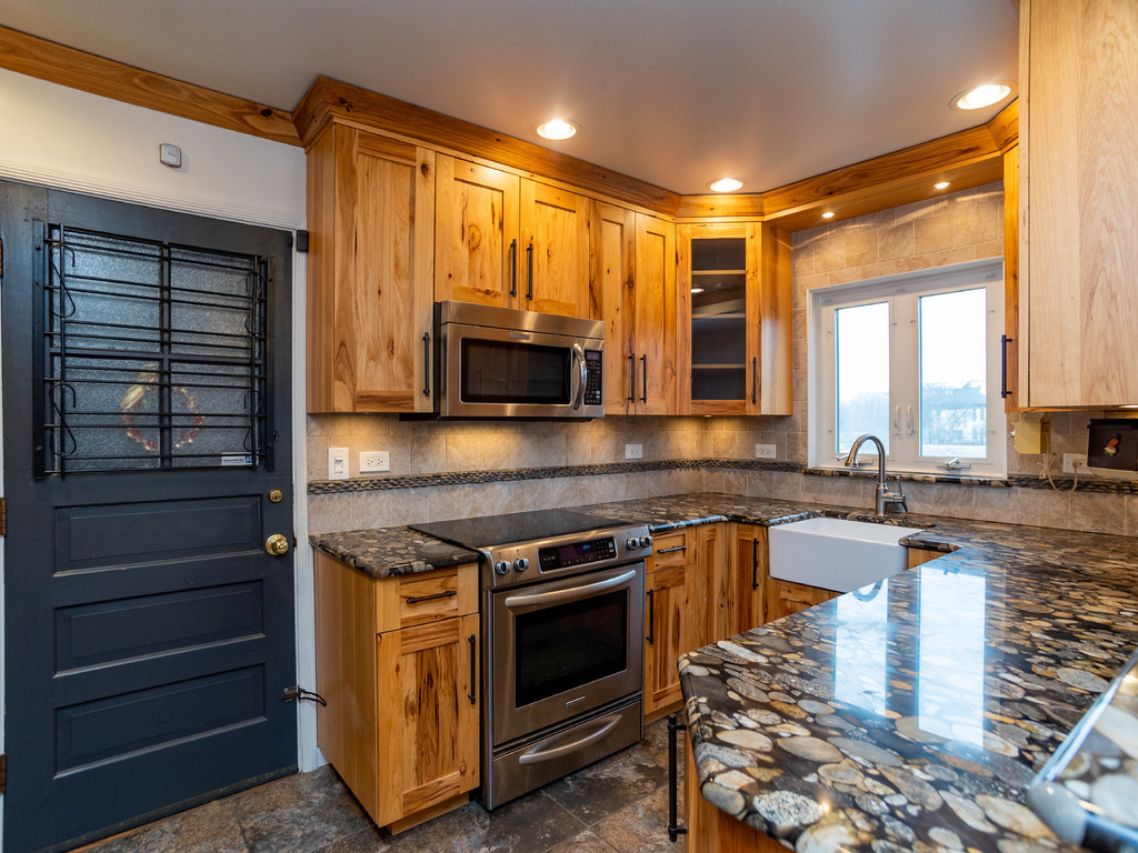 2252 Sherman Avenue Unit: 3