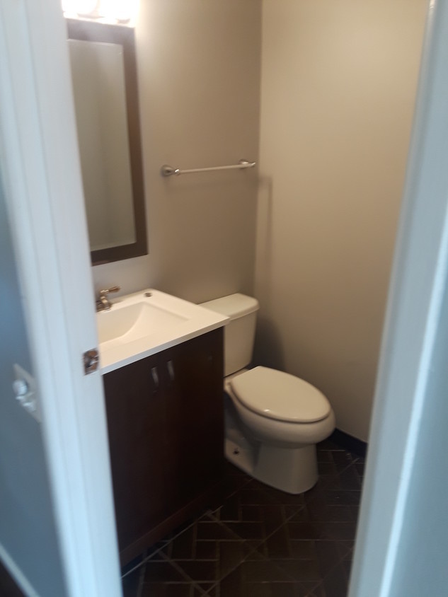 2012 N Larrabee Street Unit: 2