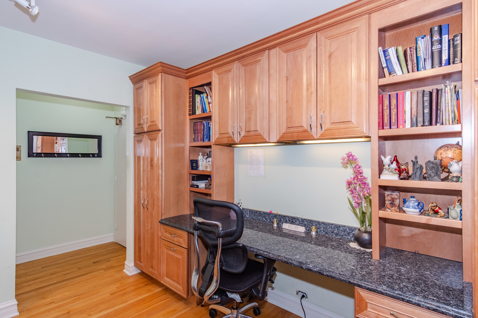 1585 RIDGE Avenue Unit: 409