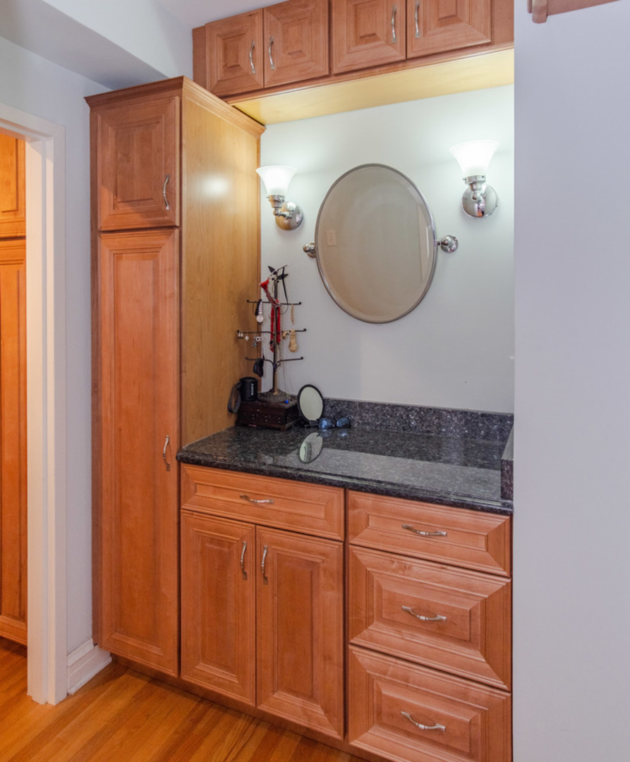 1585 RIDGE Avenue Unit: 409