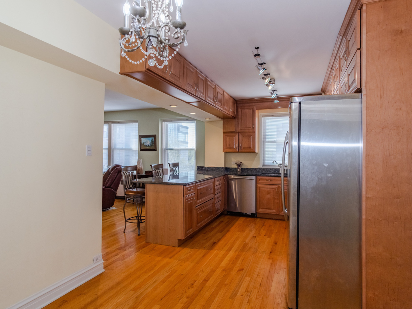 1585 RIDGE Avenue Unit: 409