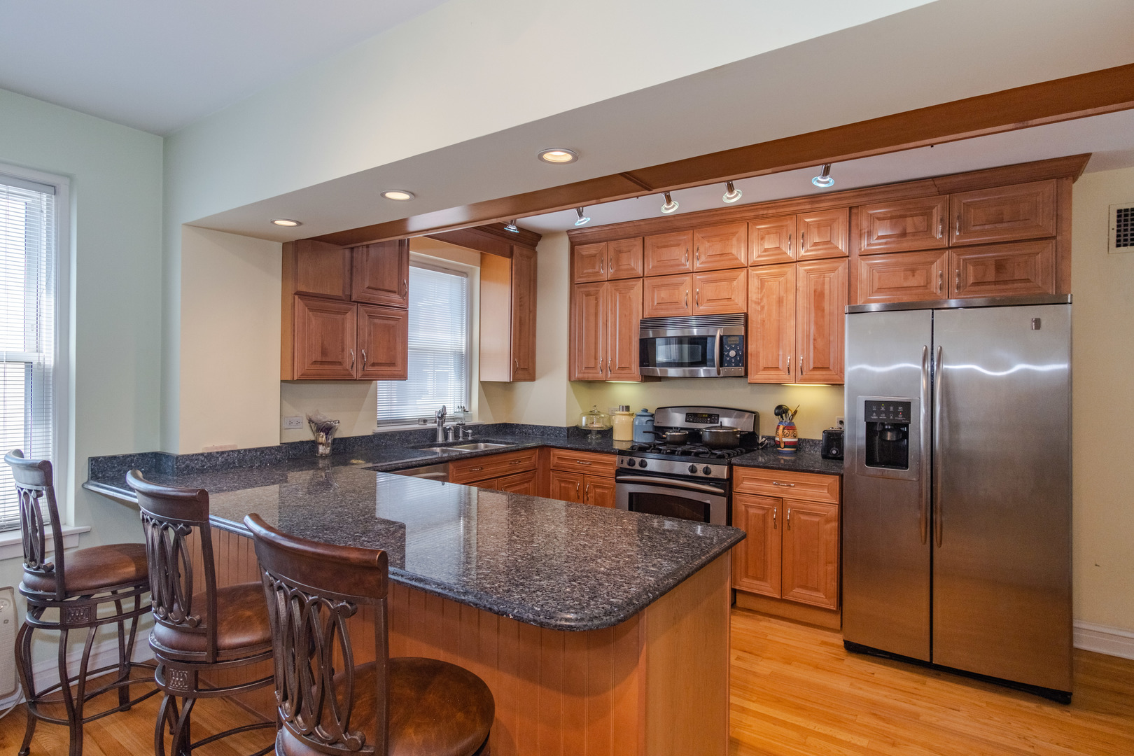 1585 RIDGE Avenue Unit: 409
