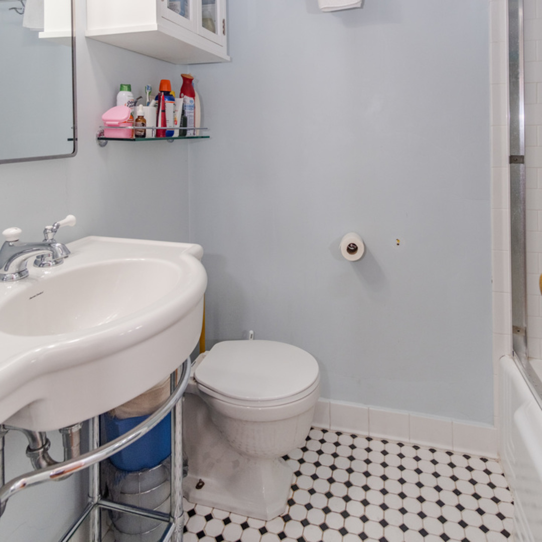 1585 RIDGE Avenue Unit: 409