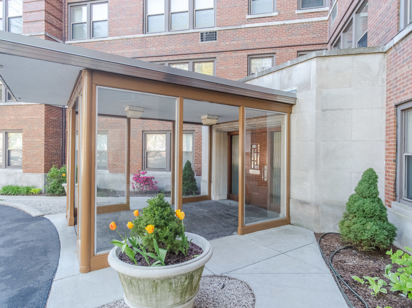 1585 RIDGE Avenue Unit: 409