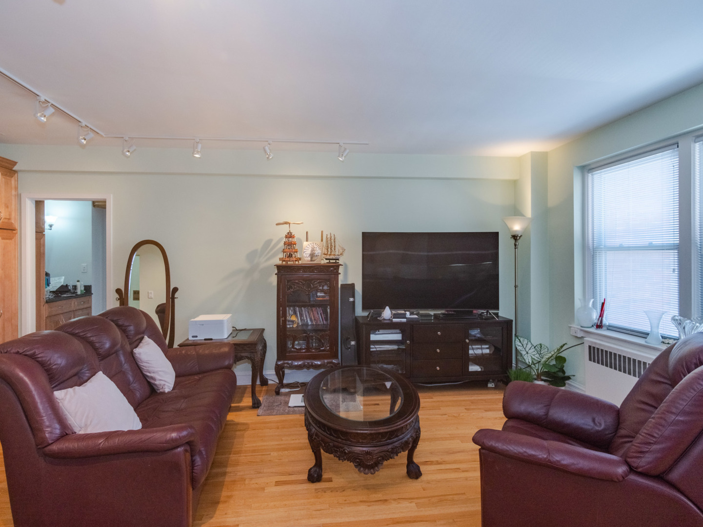 1585 RIDGE Avenue Unit: 409