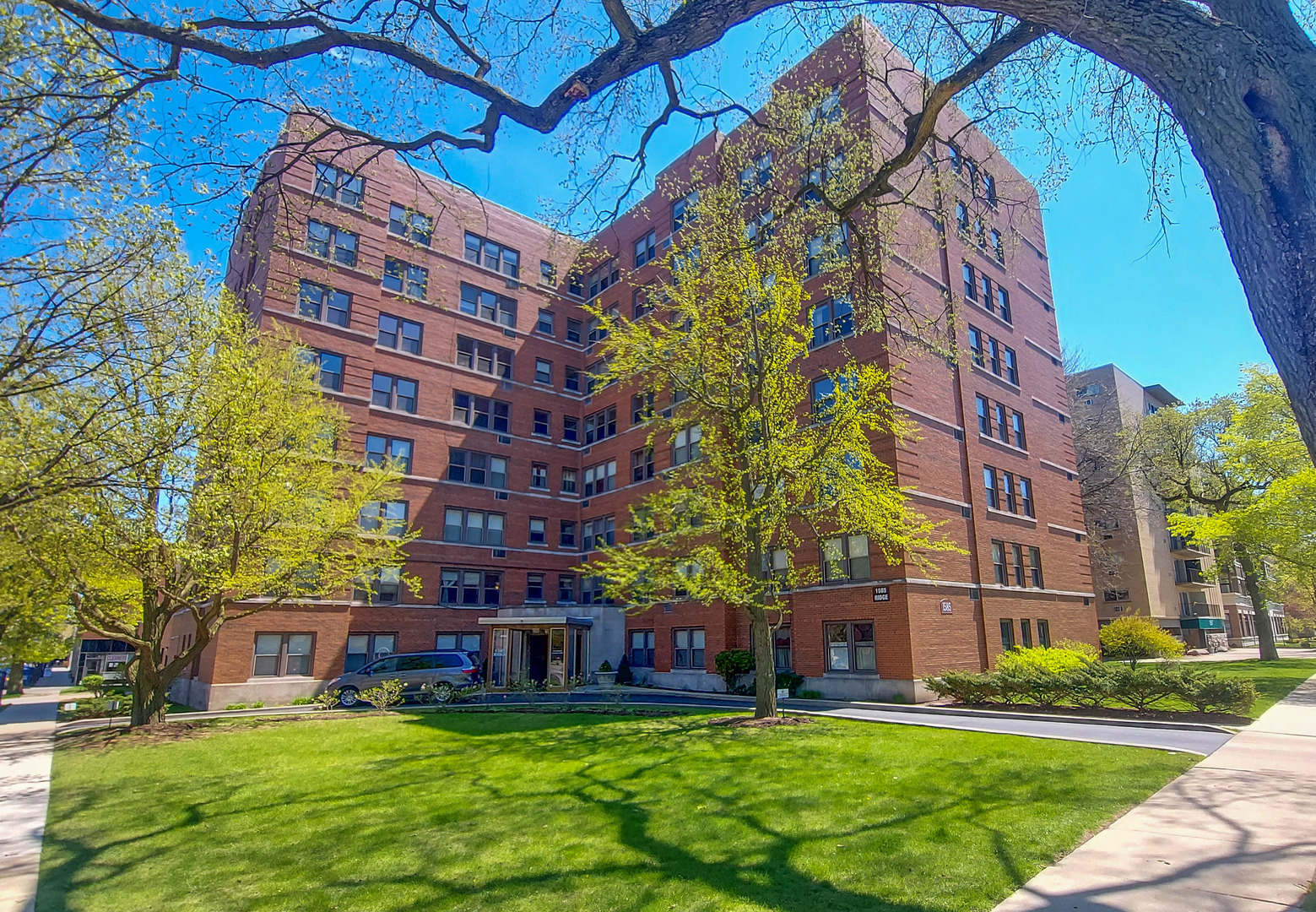 1585 RIDGE Avenue Unit: 409