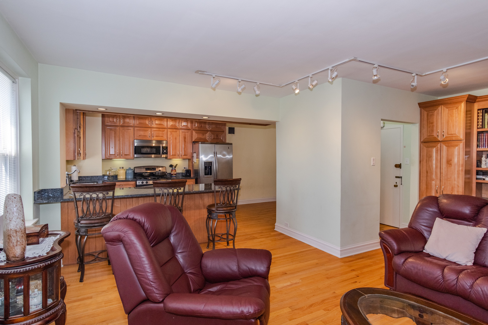 1585 RIDGE Avenue Unit: 409