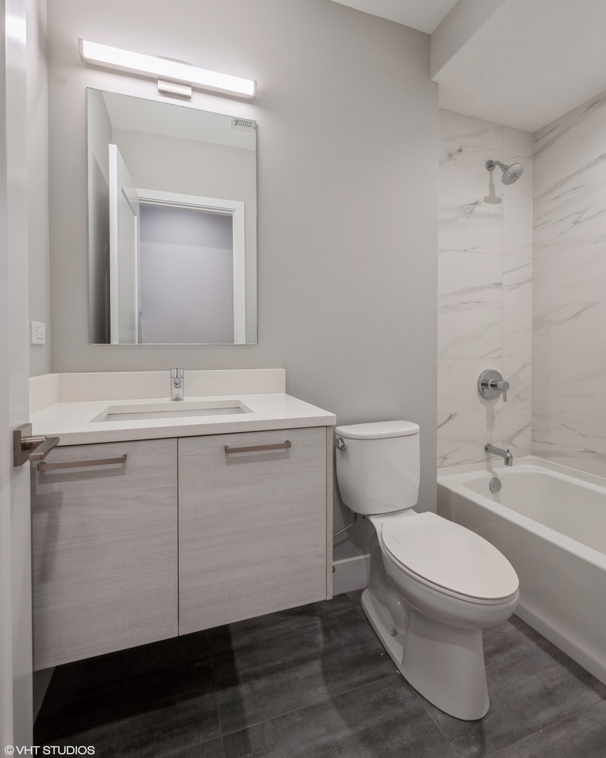 4900 N Kenmore Avenue Unit: 2N