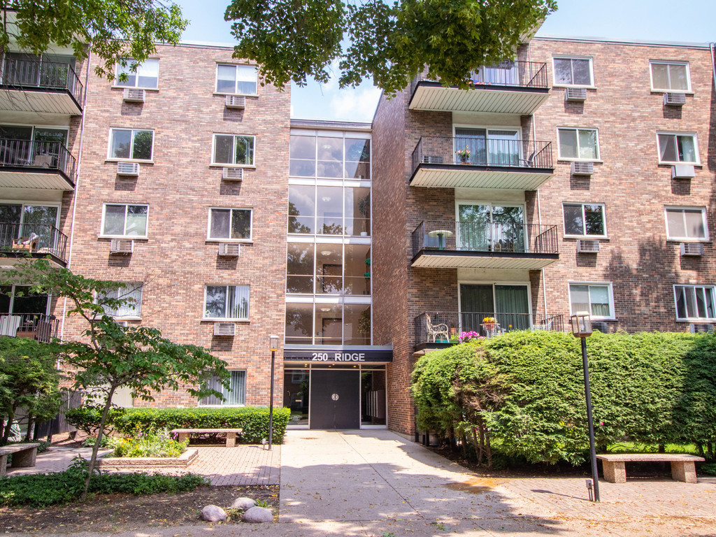 250 Ridge Avenue Unit: 5D