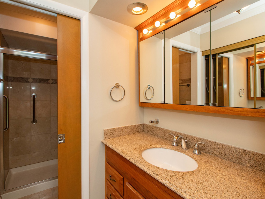250 Ridge Avenue Unit: 5D