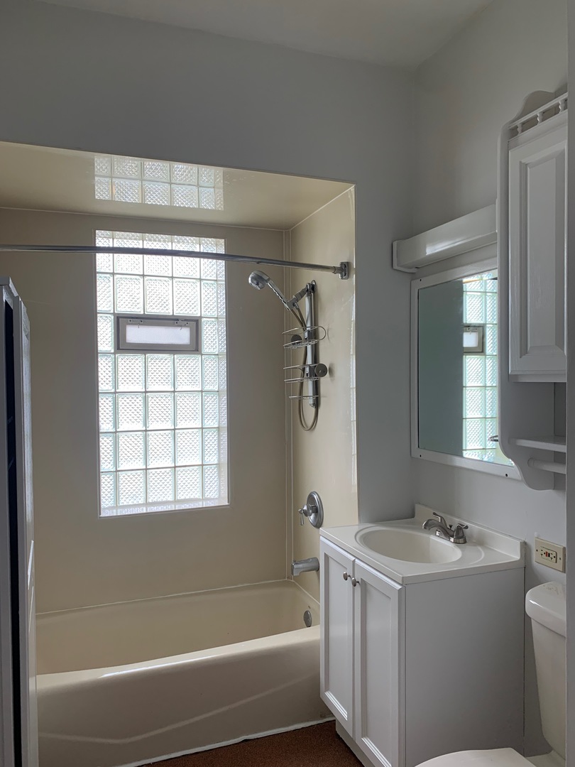 1230 Wesley Avenue Unit: 2