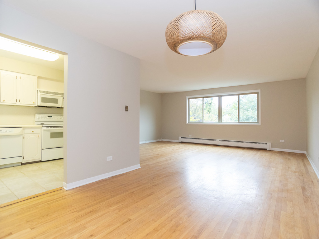 2710 Central Street Unit: 4W
