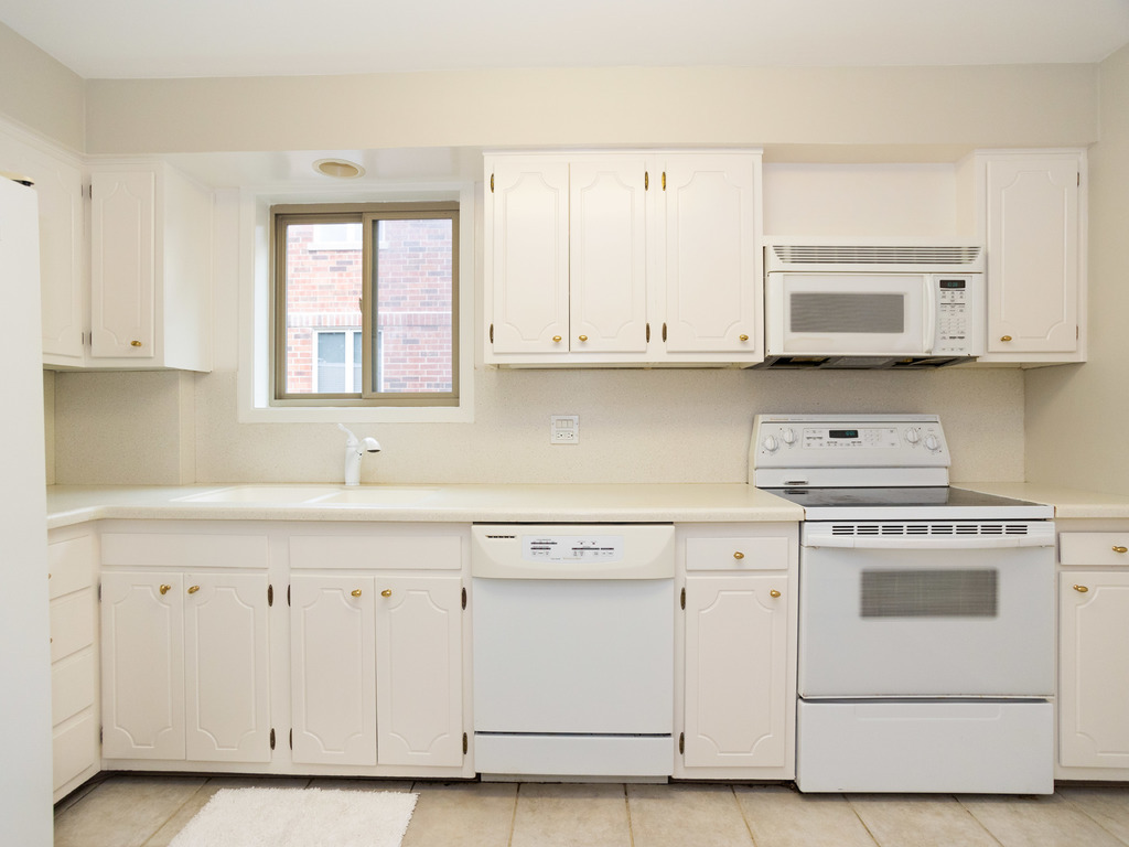 2710 Central Street Unit: 4W