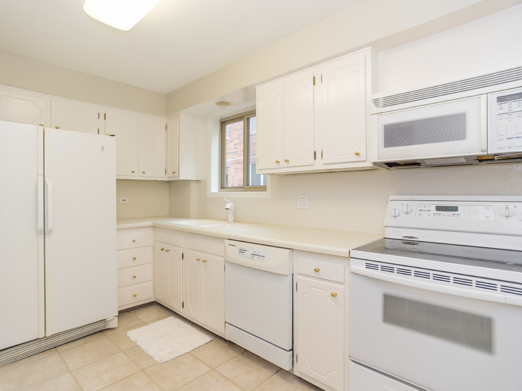 2710 Central Street Unit: 4W