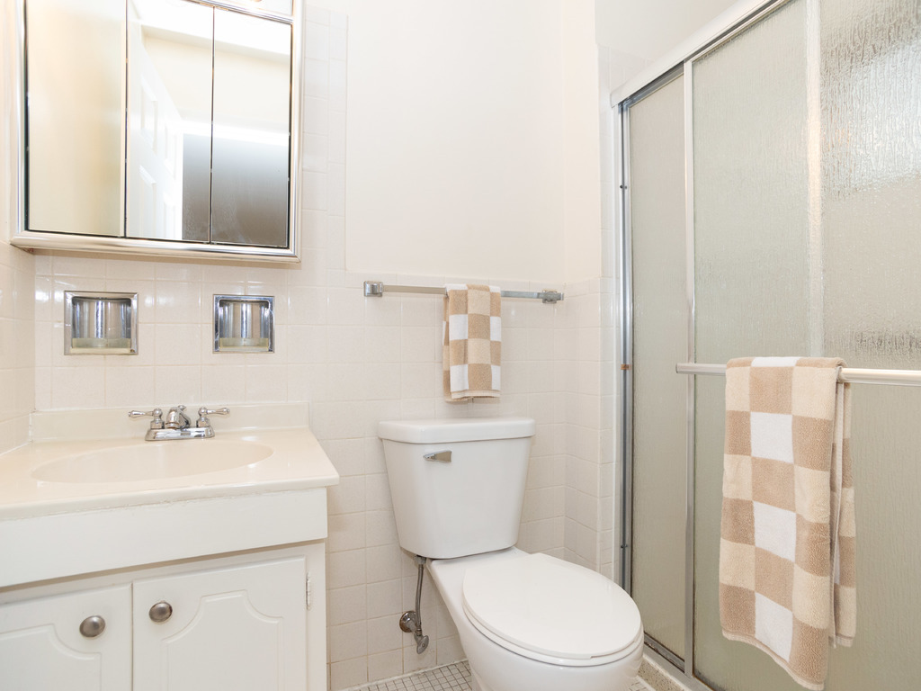 2710 Central Street Unit: 4W
