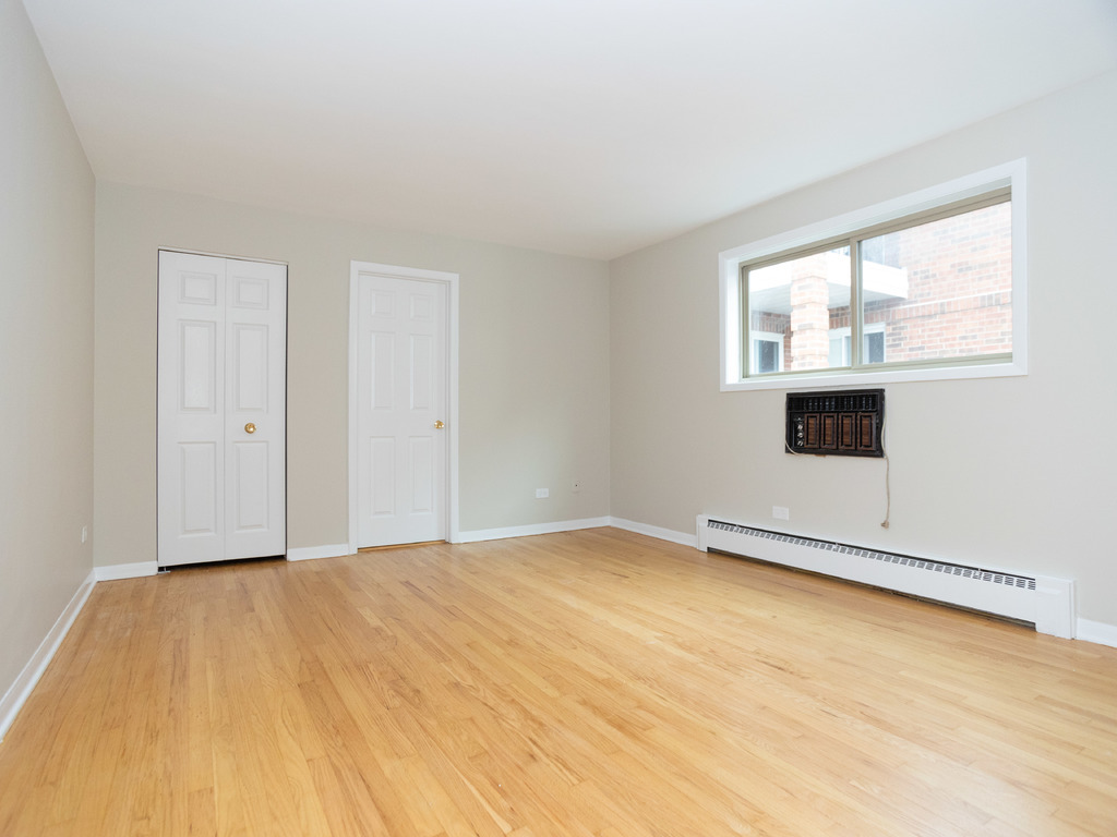 2710 Central Street Unit: 4W