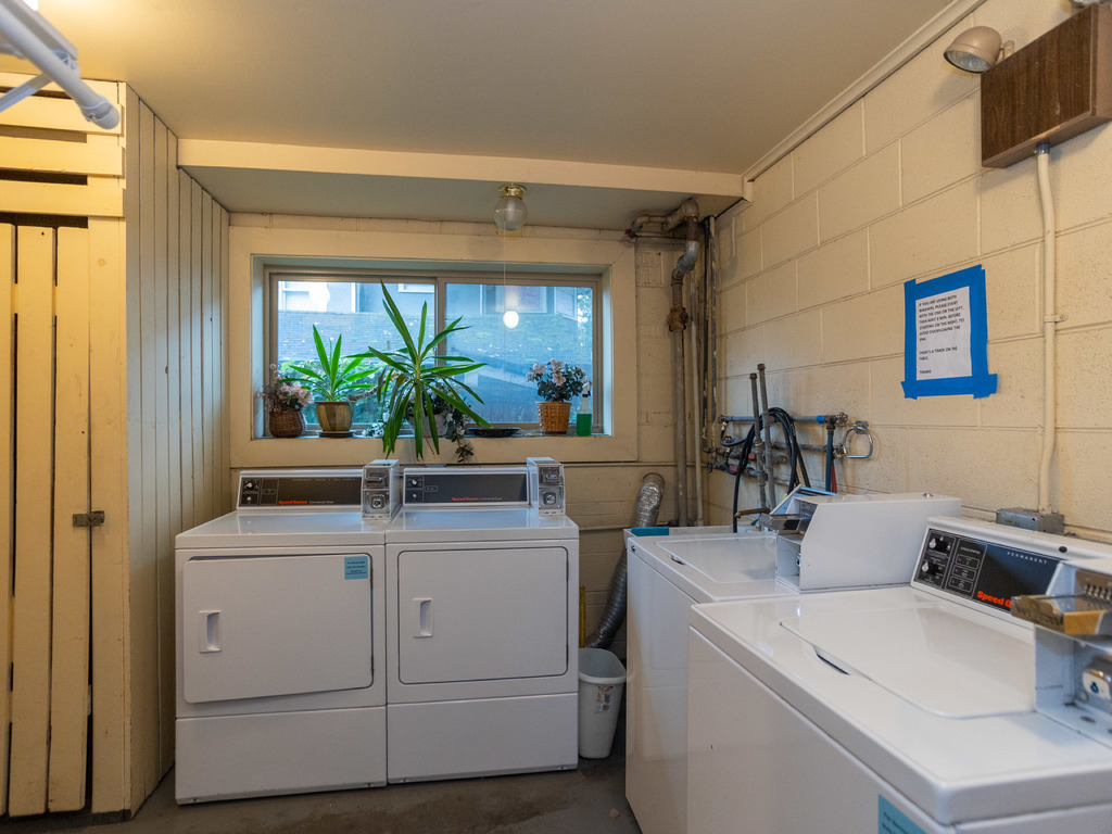 2710 Central Street Unit: 4W