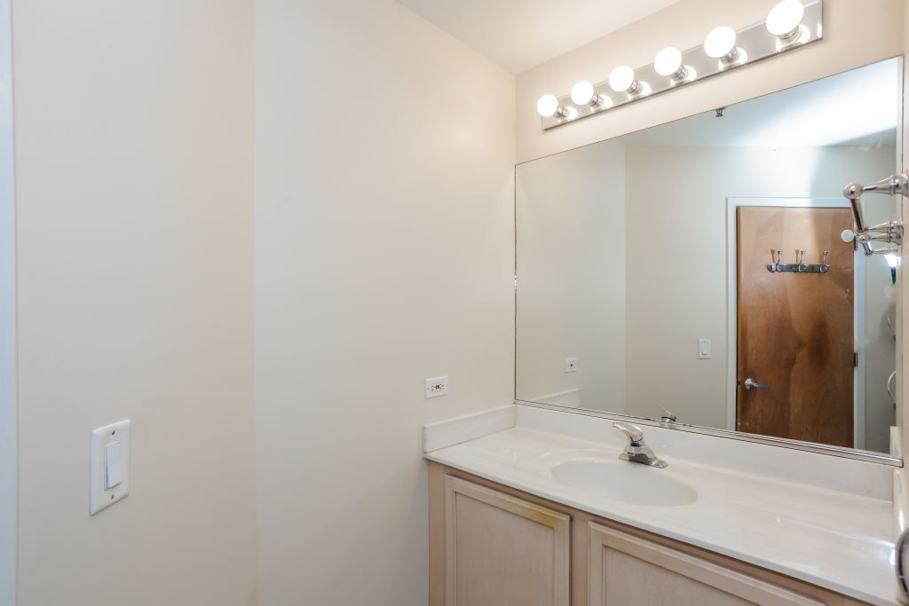 1500 W Monroe Street Unit: 307