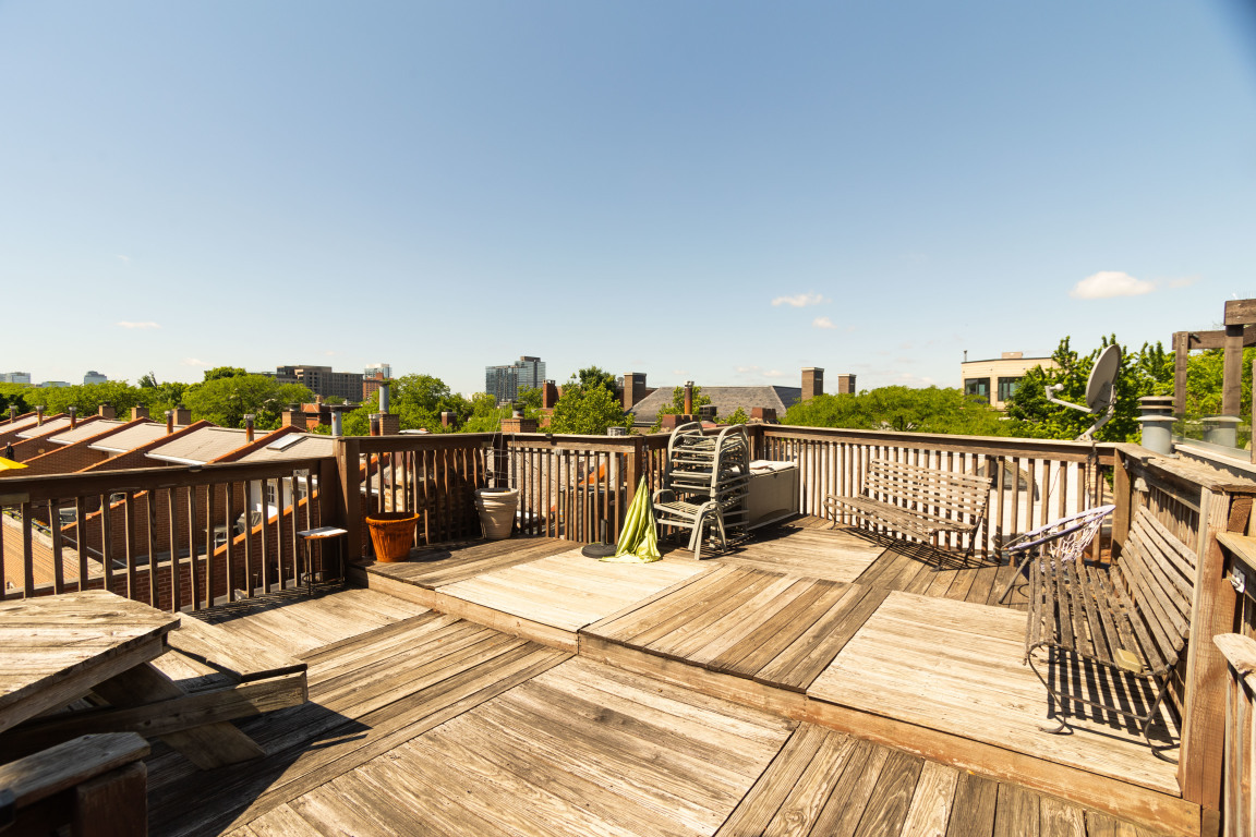 1817 N Mohawk Street Unit: 2