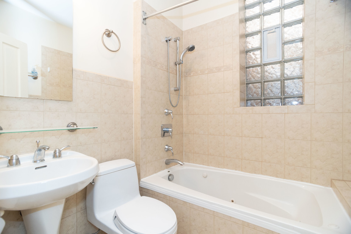 1817 N Mohawk Street Unit: 2