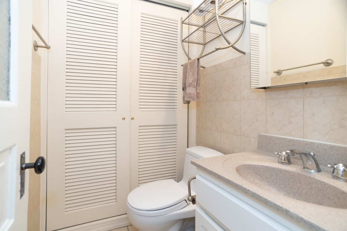 1817 N Mohawk Street Unit: 2