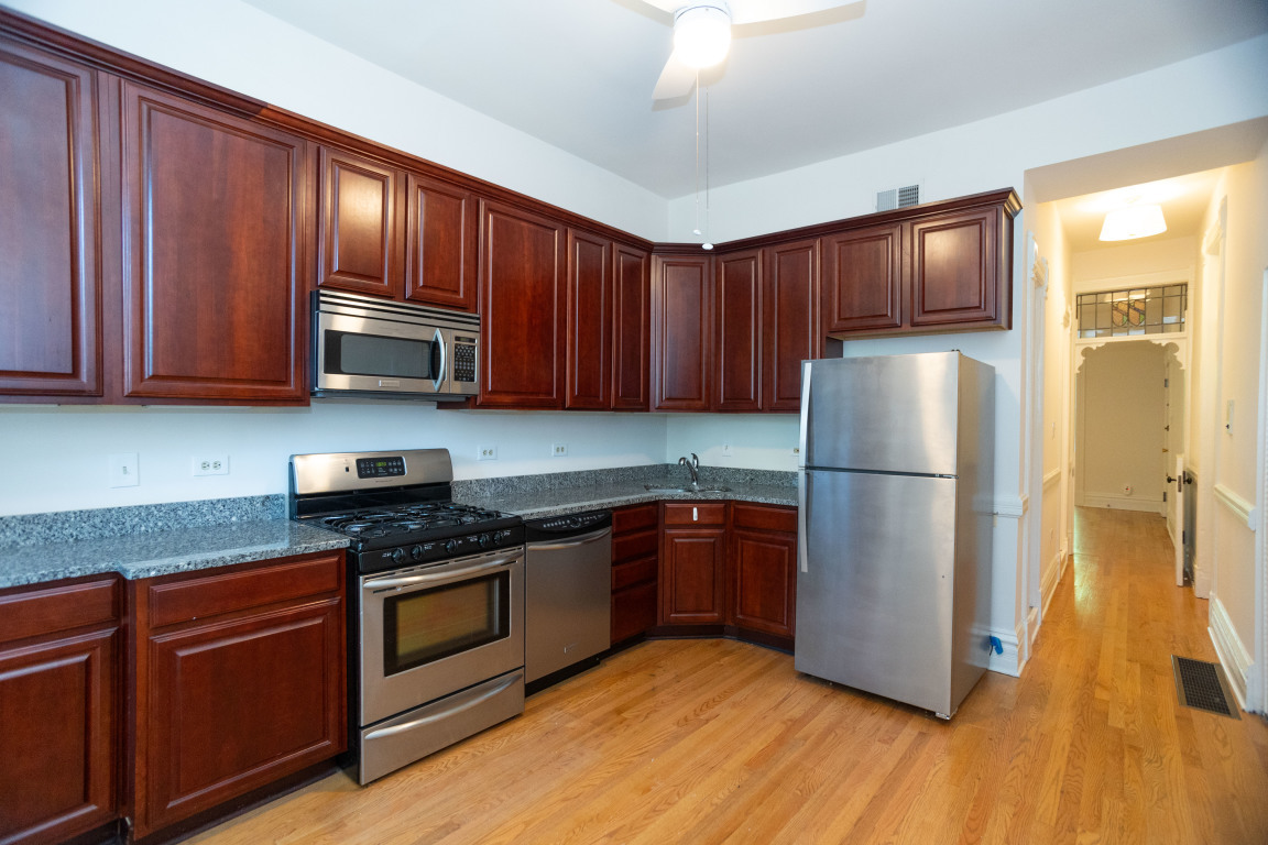 1817 N Mohawk Street Unit: 2