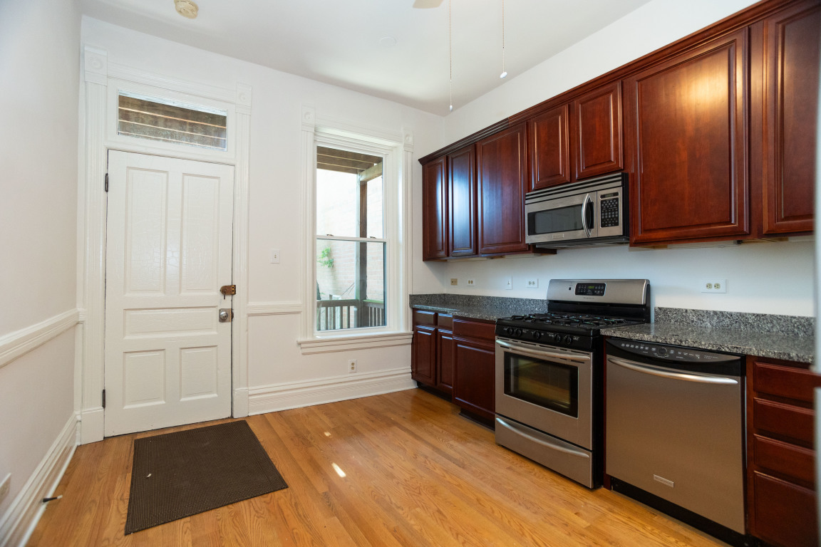 1817 N Mohawk Street Unit: 2