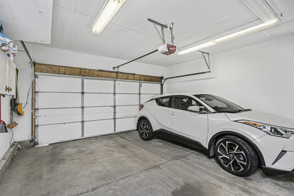 635 W Paddock Drive